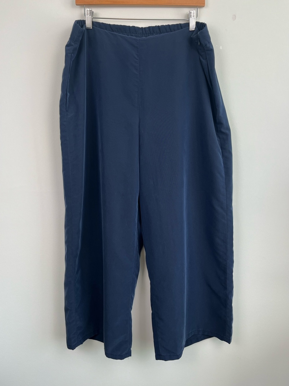 J.Jill blue modal poly blend wide leg cropped side zip pants, large.
